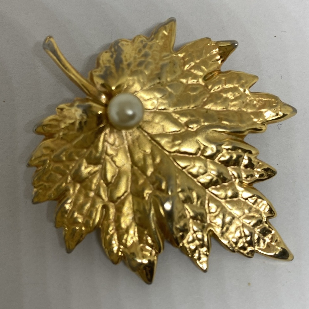 Vintage Napier Leaf Brooch - Picture 4 of 8